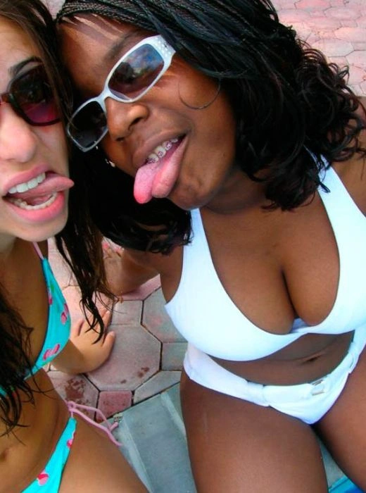 Дівчата вигинаються (64 фото) – фото 17