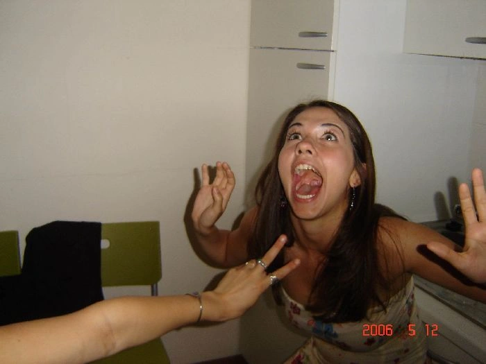 Дівчата ловлять їжу ротом (46 фото) – фото 11