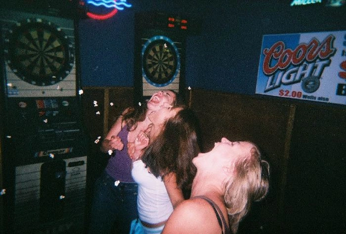 Дівчата ловлять їжу ротом (46 фото) – фото 14