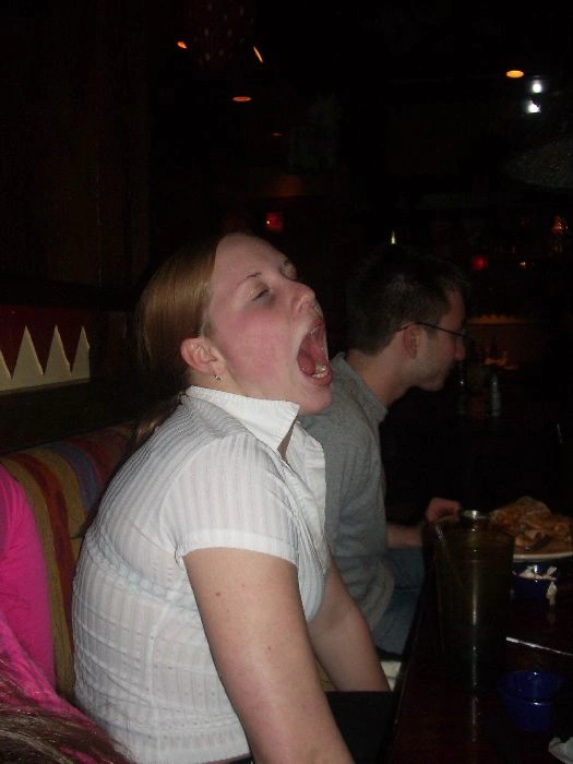 Дівчата ловлять їжу ротом (46 фото) – фото 15