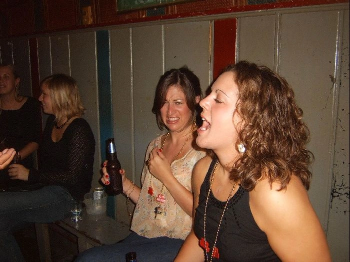 Дівчата ловлять їжу ротом (46 фото) – фото 19