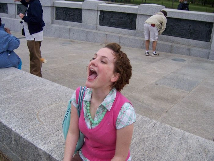 Дівчата ловлять їжу ротом (46 фото) – фото 26