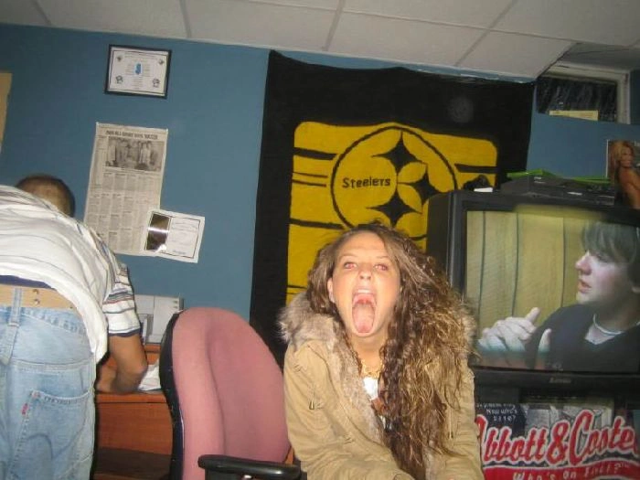 Дівчата ловлять їжу ротом (46 фото) – фото 27