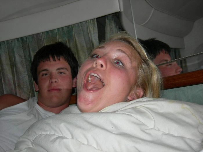 Дівчата ловлять їжу ротом (46 фото) – фото 28