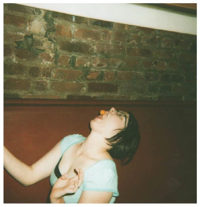 Дівчата ловлять їжу ротом (46 фото) – фото 37