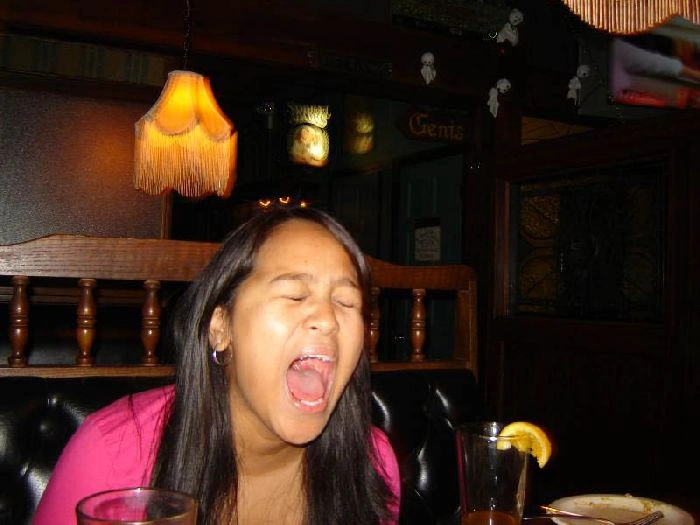 Дівчата ловлять їжу ротом (46 фото) – фото 38