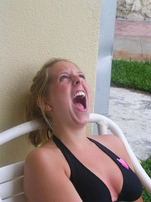 Дівчата ловлять їжу ротом (46 фото) – фото 42