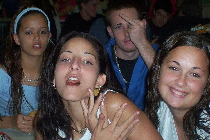 Дівчата ловлять їжу ротом (46 фото) – фото 43