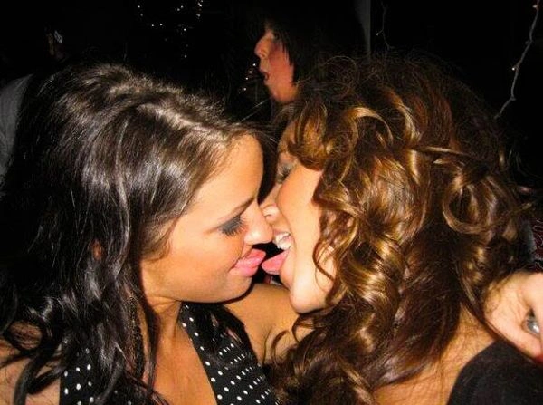 Дівчата цілуються (91 фото) – фото 9