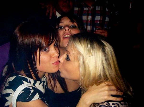 Дівчата цілуються (91 фото) – фото 33