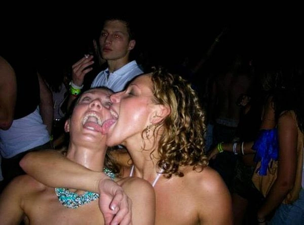 Дівчата цілуються (91 фото) – фото 35