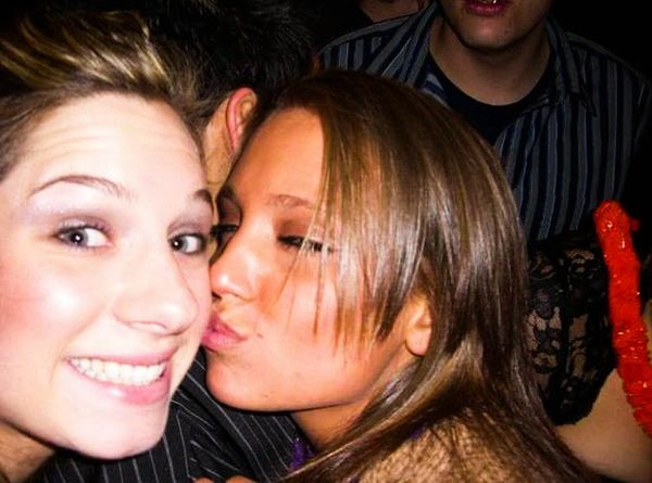 Дівчата цілуються (91 фото) – фото 52