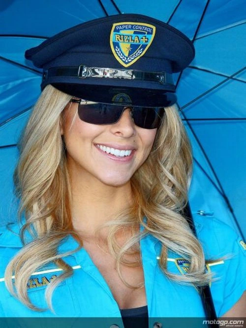 Дівчата з мотогонок (30 фото) – фото 1