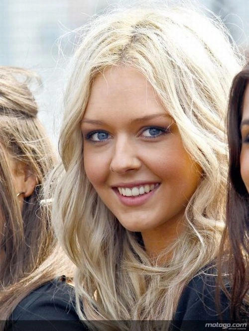 Дівчата з мотогонок (30 фото) – фото 3