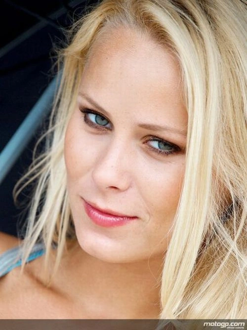 Дівчата з мотогонок (30 фото) – фото 8