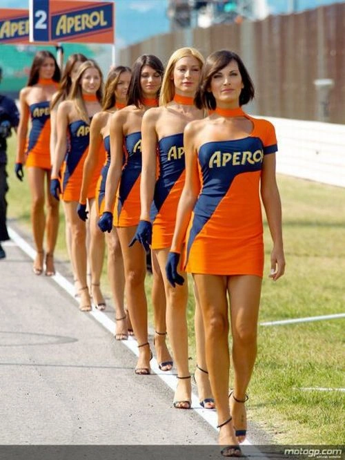 Дівчата з мотогонок (30 фото) – фото 15