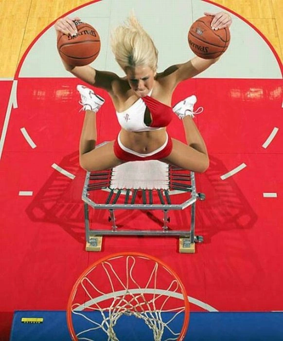 Дівчата кидають м'ячі в кошик (30 фото) – фото 12