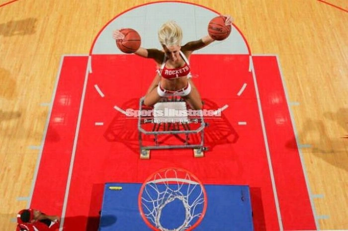 Дівчата кидають м'ячі в кошик (30 фото) – фото 24