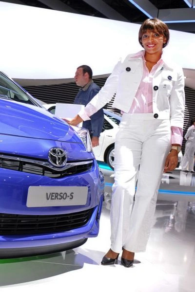 Дівчата Паризького автосалону (109 фото) – фото 12