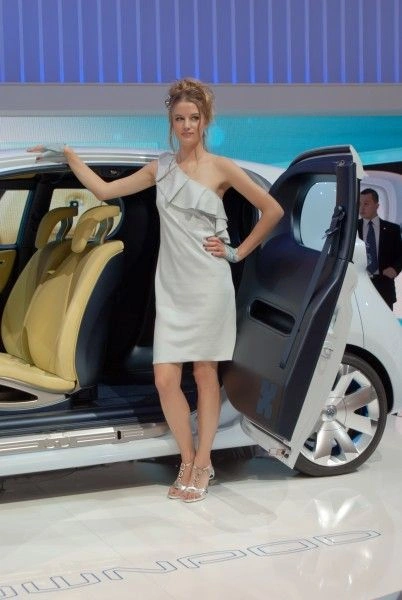 Дівчата Паризького автосалону (109 фото) – фото 23