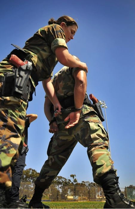 Гарні дівчата в військовій формі різних країн світу (60 фото) – фото 15