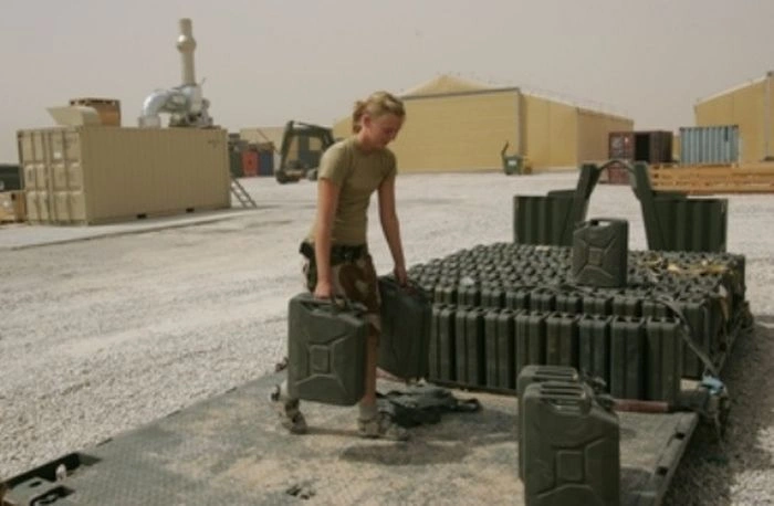 Гарні дівчата в військовій формі різних країн світу (60 фото) – фото 50