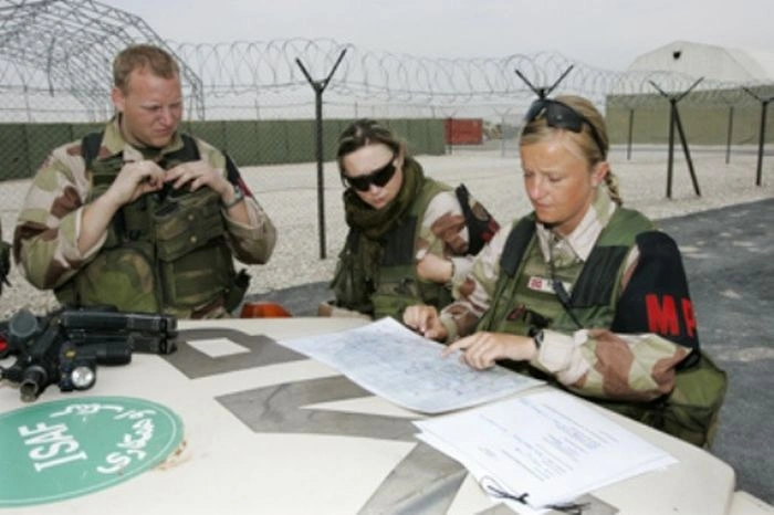 Гарні дівчата в військовій формі різних країн світу (60 фото) – фото 58