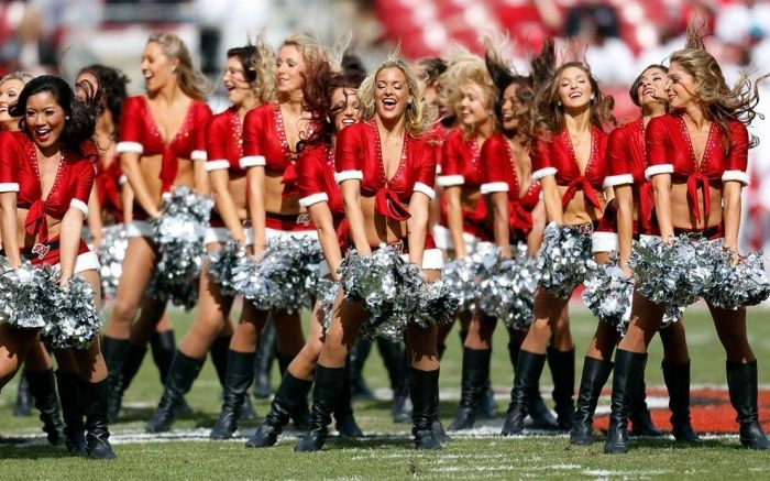 Милі чирлідерки у костюмах Снігурочок (20 фото) – фото 15