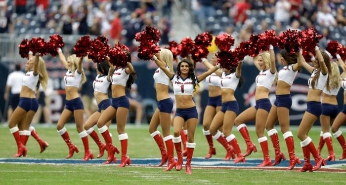 Милі чирлідерки у костюмах Снігурочок (20 фото) – фото 18