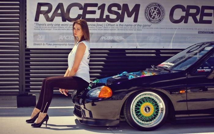 Сексуальні дівчата та заряджені автомобілі (80 фото) – фото 20