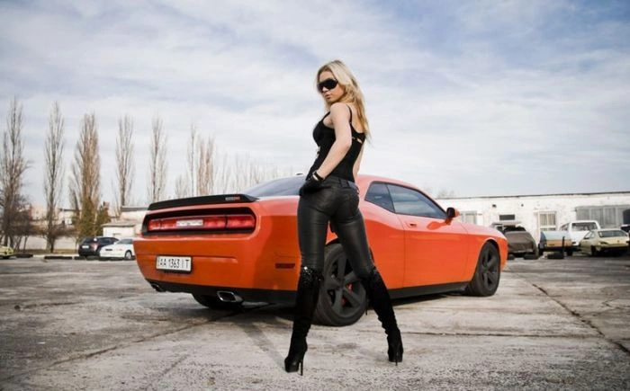 Сексуальні дівчата та заряджені автомобілі (80 фото) – фото 36