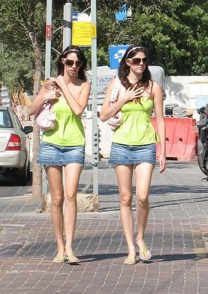 Гарні і сексуальні близняшки (38 фото) – фото 36