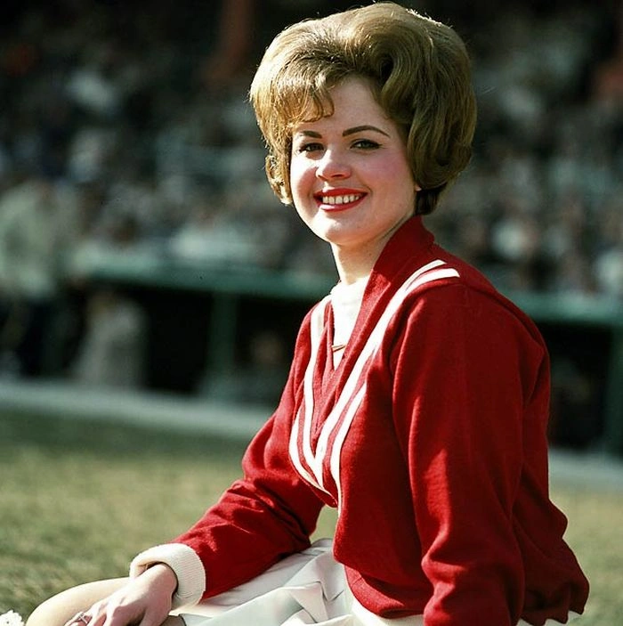 Дівчата з групи підтримки в стилі 60-х (13 фото) – фото 8