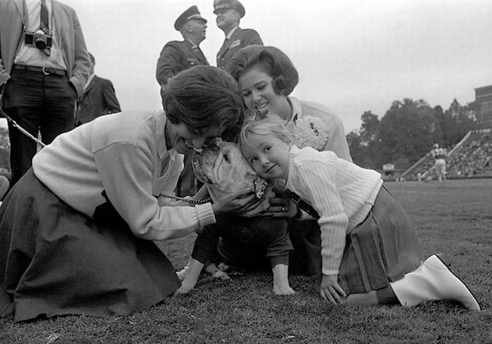 Дівчата з групи підтримки в стилі 60-х (13 фото) – фото 12