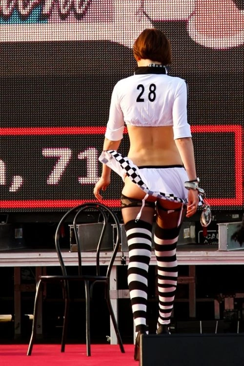 Чому дівчата в спідницях не люблять вітер (60 фото)