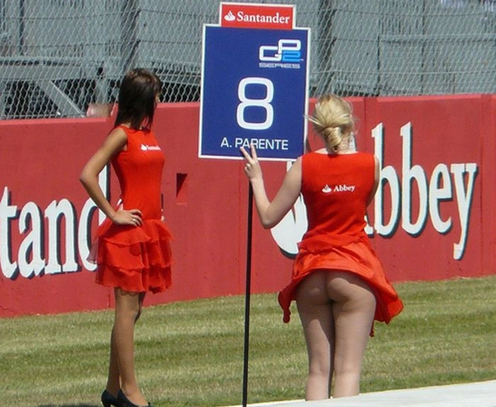 Чому дівчата в спідницях не люблять вітер (60 фото) – фото 24