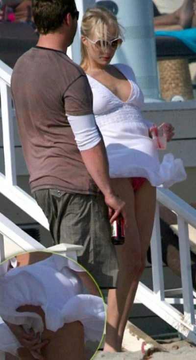 Чому дівчата в спідницях не люблять вітер (60 фото) – фото 28