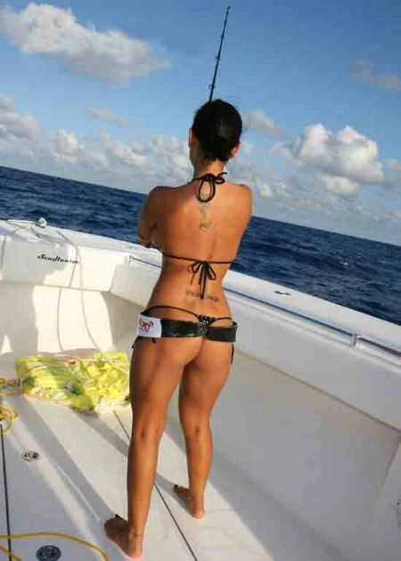 Дівчата рибалять у купальниках (39 фото) – фото 8