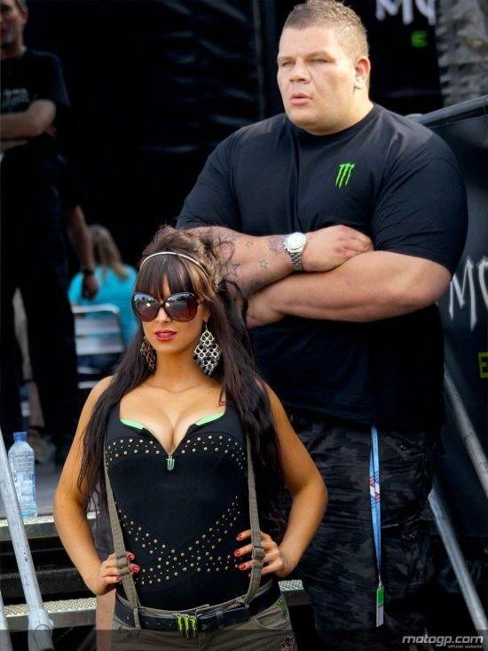 Дівчата з мотогонок MotoGP (15 фото) – фото 2