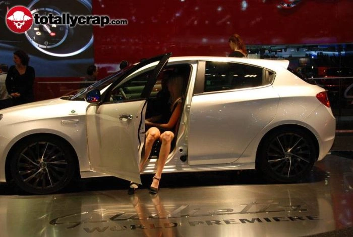 Дівчата на автовиставці в Женеві (110 фото) – фото 7