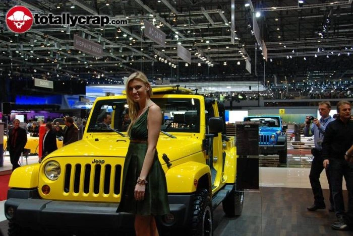 Дівчата на автовиставці в Женеві (110 фото) – фото 15