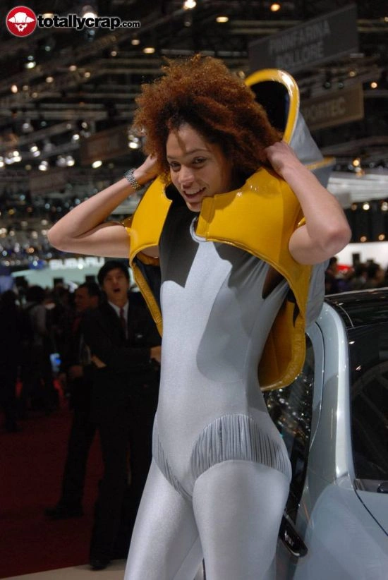 Дівчата на автовиставці в Женеві (110 фото) – фото 17