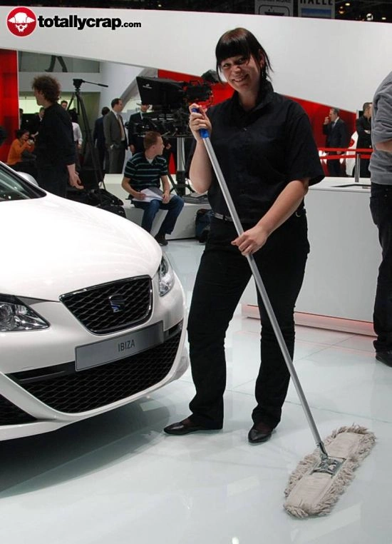 Дівчата на автовиставці в Женеві (110 фото) – фото 29