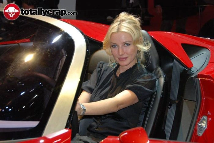 Дівчата на автовиставці в Женеві (110 фото) – фото 32