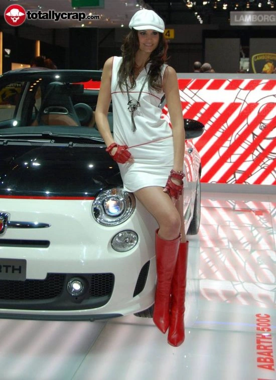 Дівчата на автовиставці в Женеві (110 фото) – фото 36