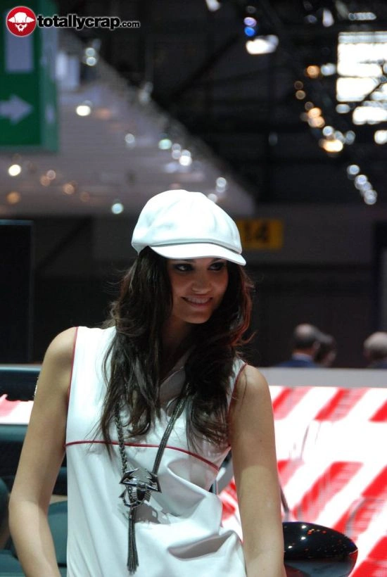 Дівчата на автовиставці в Женеві (110 фото) – фото 37