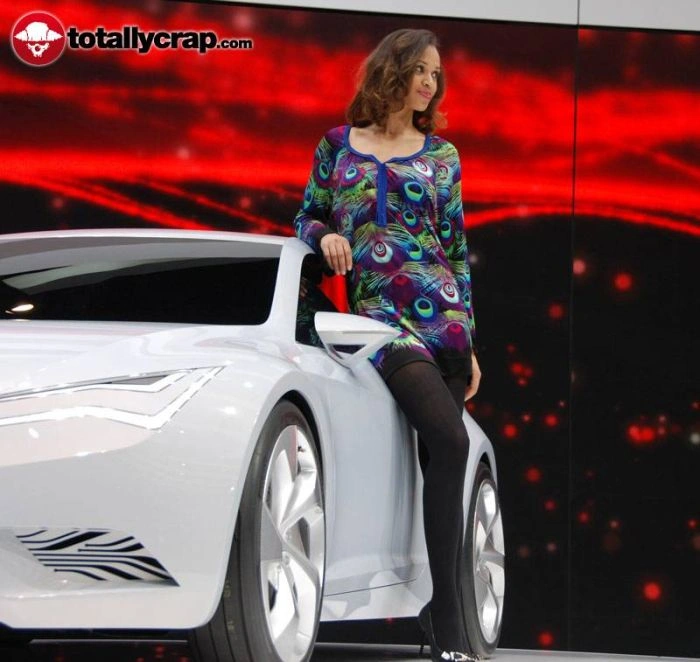 Дівчата на автовиставці в Женеві (110 фото) – фото 40