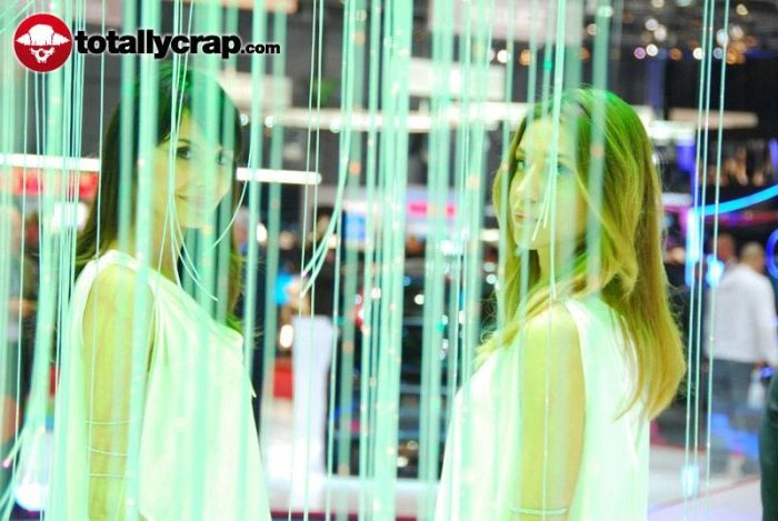 Дівчата на автовиставці в Женеві (110 фото) – фото 52