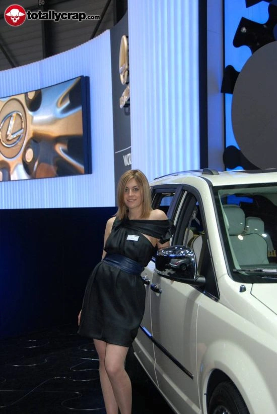 Дівчата на автовиставці в Женеві (110 фото) – фото 54