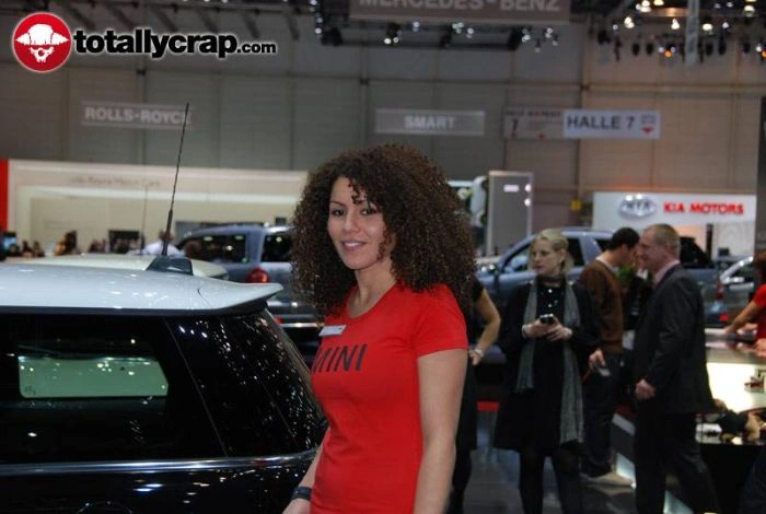 Дівчата на автовиставці в Женеві (110 фото) – фото 61